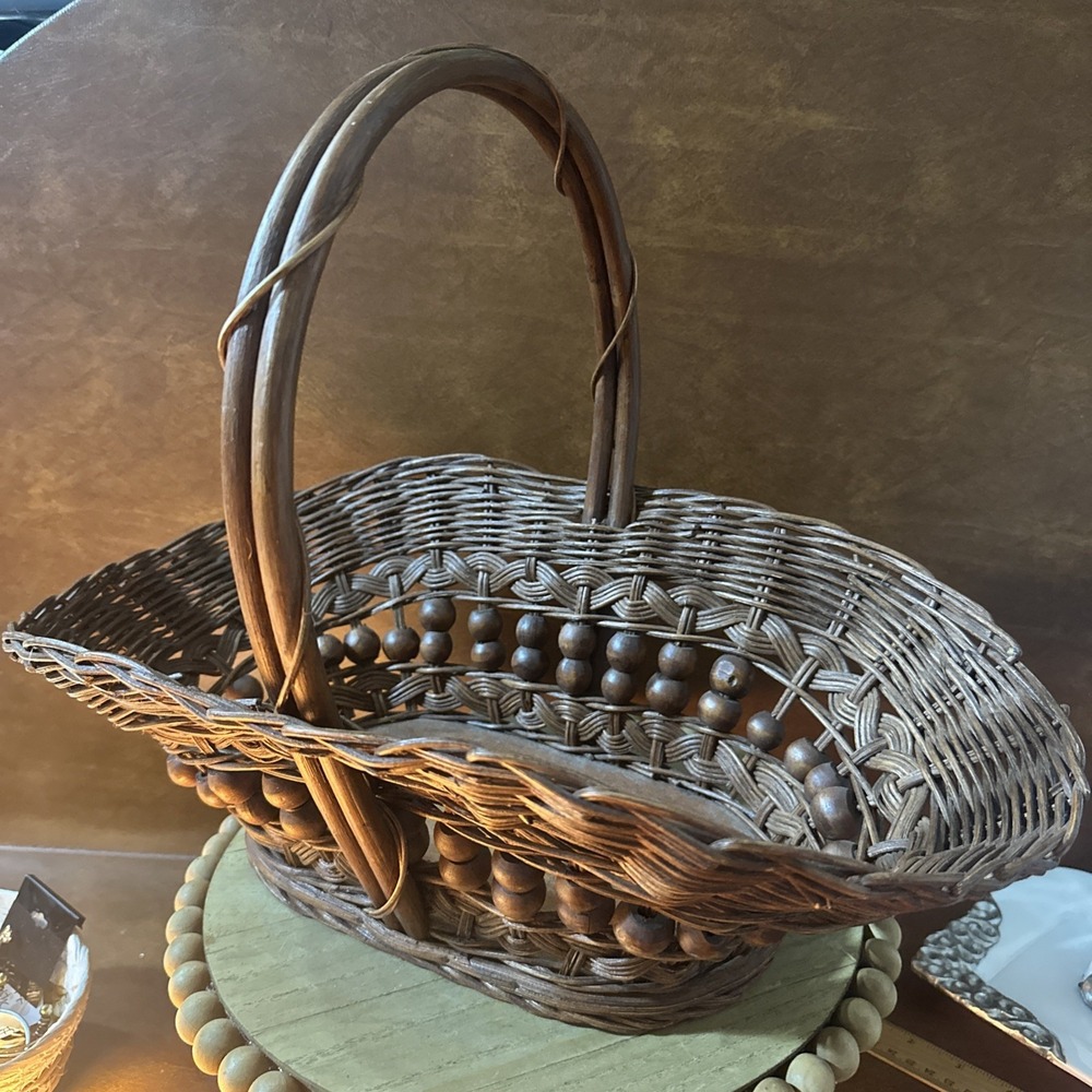 VTG Wicker/Rattan Foraging Gathering Basket Wooden Beads-Reinforced Bottom